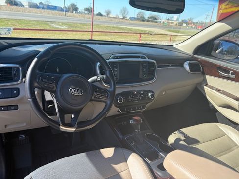 Used 2018 Kia Sorento EX image 8