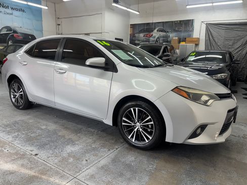 Used 2016 Toyota Corolla LE image 1