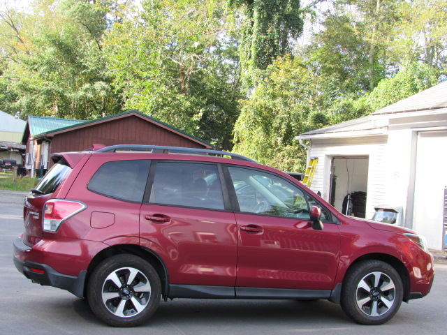 Used 2017 Subaru Forester 2.5i Premium AWD/4WD image 10