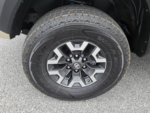 Used 2020 Toyota Tacoma image 8