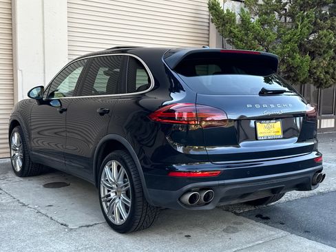 Used 2016 Porsche Cayenne S image 2