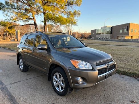 Used 2011 Toyota RAV4 Limited image 1