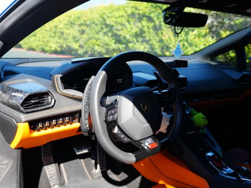 Used 2020 Lamborghini Huracan EVO image 19