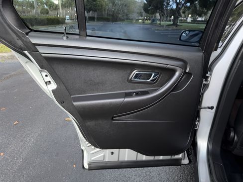 Used 2016 Ford Taurus image 79