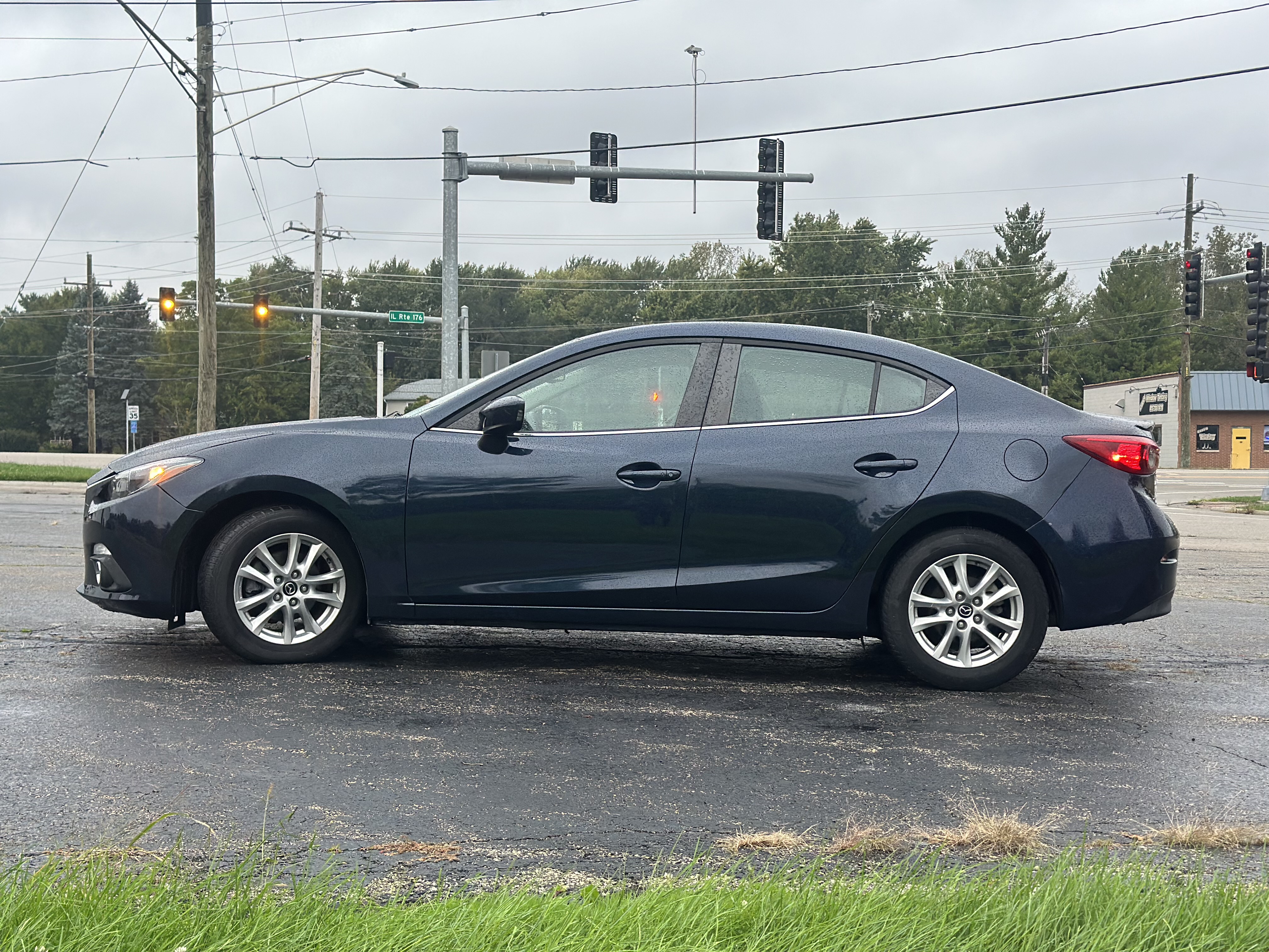 Used 2015 MAZDA MAZDA3 i Touring Sedan FWD image 5
