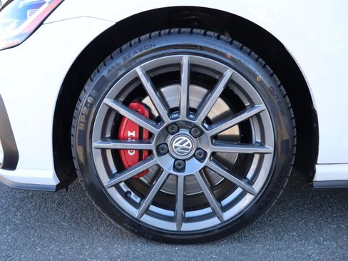 Used 2019 Volkswagen GTI SE image 34