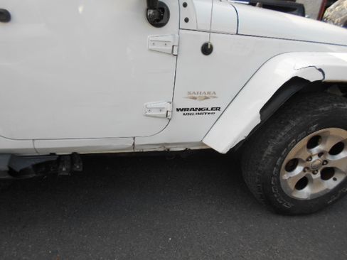 Used 2015 Jeep Wrangler 4WD Unlimited Sahara image 4