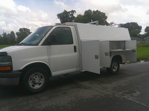 Used 2017 Chevrolet Express 3500 UNAVAIL RWD image 2
