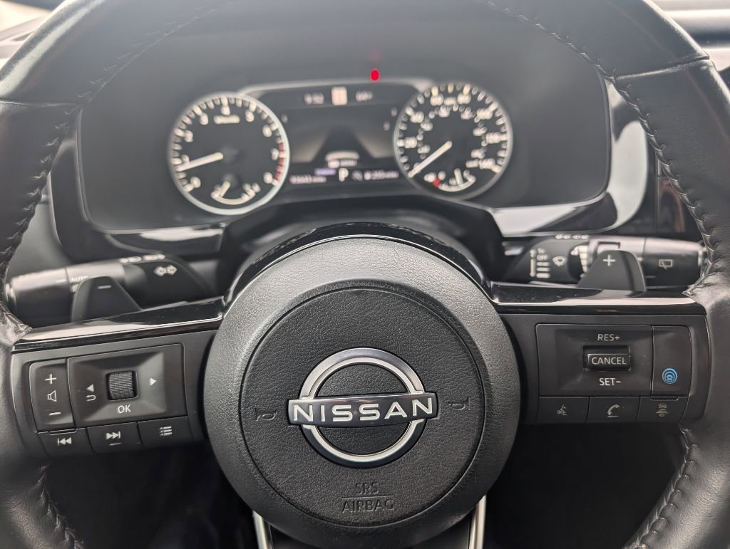 Used 2024 Nissan Pathfinder FWD SL image 10