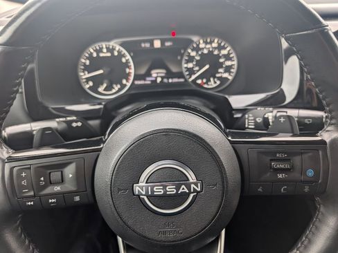 Used 2024 Nissan Pathfinder SL image 10