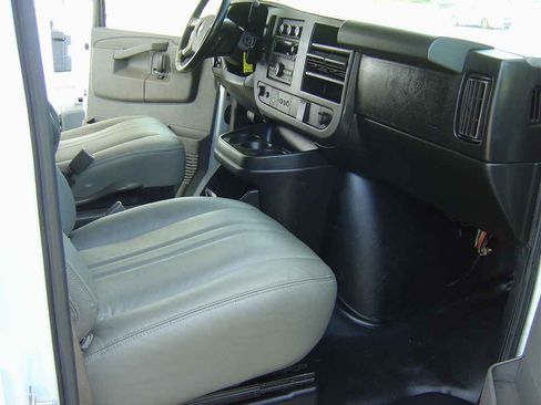 Used 2018 Chevrolet Express 2500 image 16