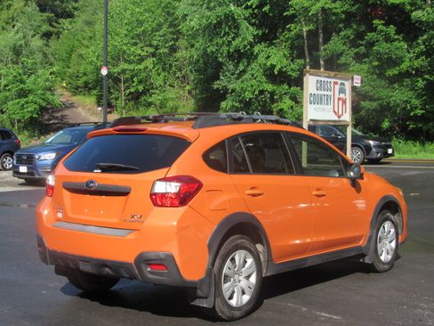Used 2015 Subaru XV Crosstrek 2.0i Premium AWD/4WD image 6