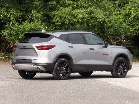 Used 2024 Chevrolet Blazer FWD LT w/ 2LT image 8