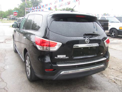 Used 2015 Nissan Pathfinder image 3
