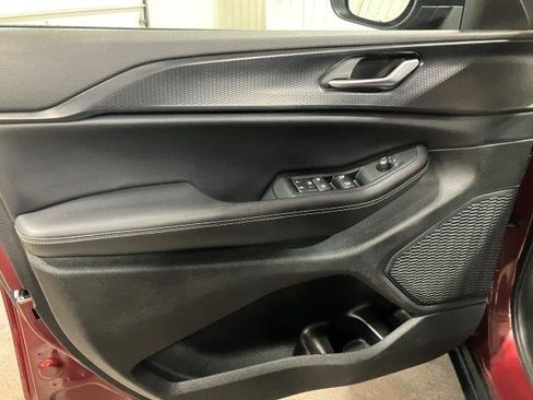 Used 2023 Jeep Grand Cherokee L Laredo image 8