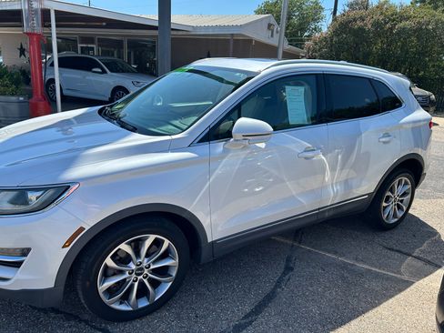 Used 2015 Lincoln MKC FWD image 2