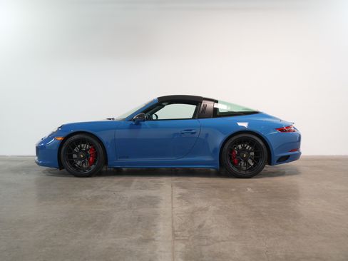 Used 2018 Porsche 911 Targa 4 GTS image 18