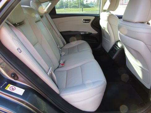 Used 2016 Toyota Avalon XLE Premium image 11