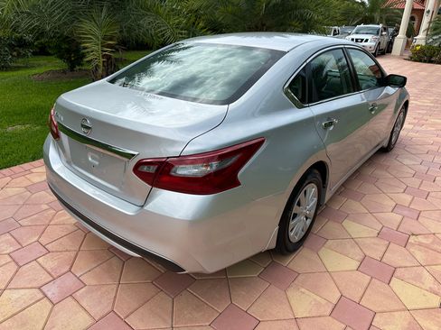 Used 2018 Nissan Altima SL FWD image 4