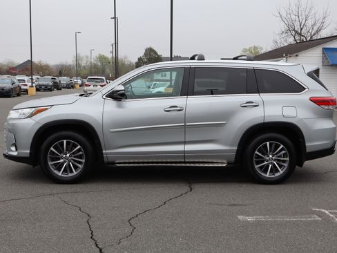 Used 2017 Toyota Highlander XLE image 5