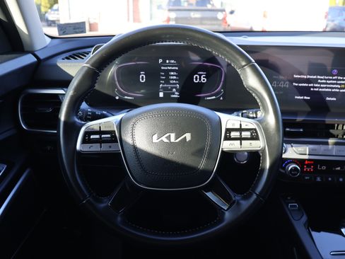 Used 2023 Kia Telluride S image 16