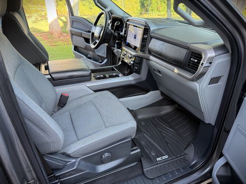 Used 2025 Ford F150 4x4 SuperCrew XLT image 4