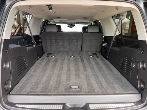 Used 2020 Chevrolet Suburban LT image 20