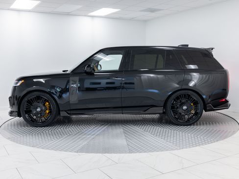 Used 2025 Land Rover Range Rover SE image 2
