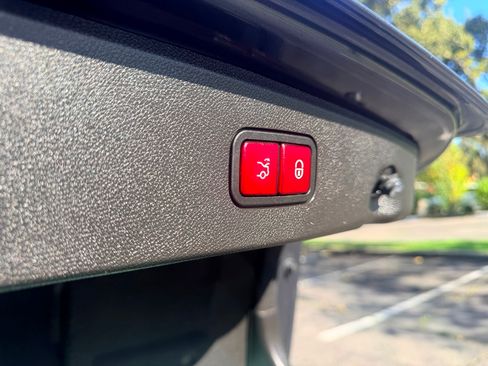 Used 2014 Mercedes-Benz E 250 Sport image 24