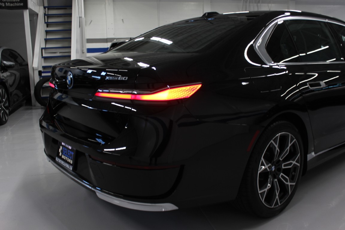 Used 2024 BMW i7 xDrive60 AWD/4WD image 8
