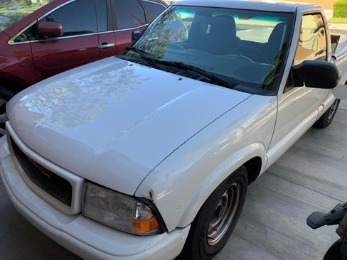 Used 2000 GMC Sonoma SL image 2