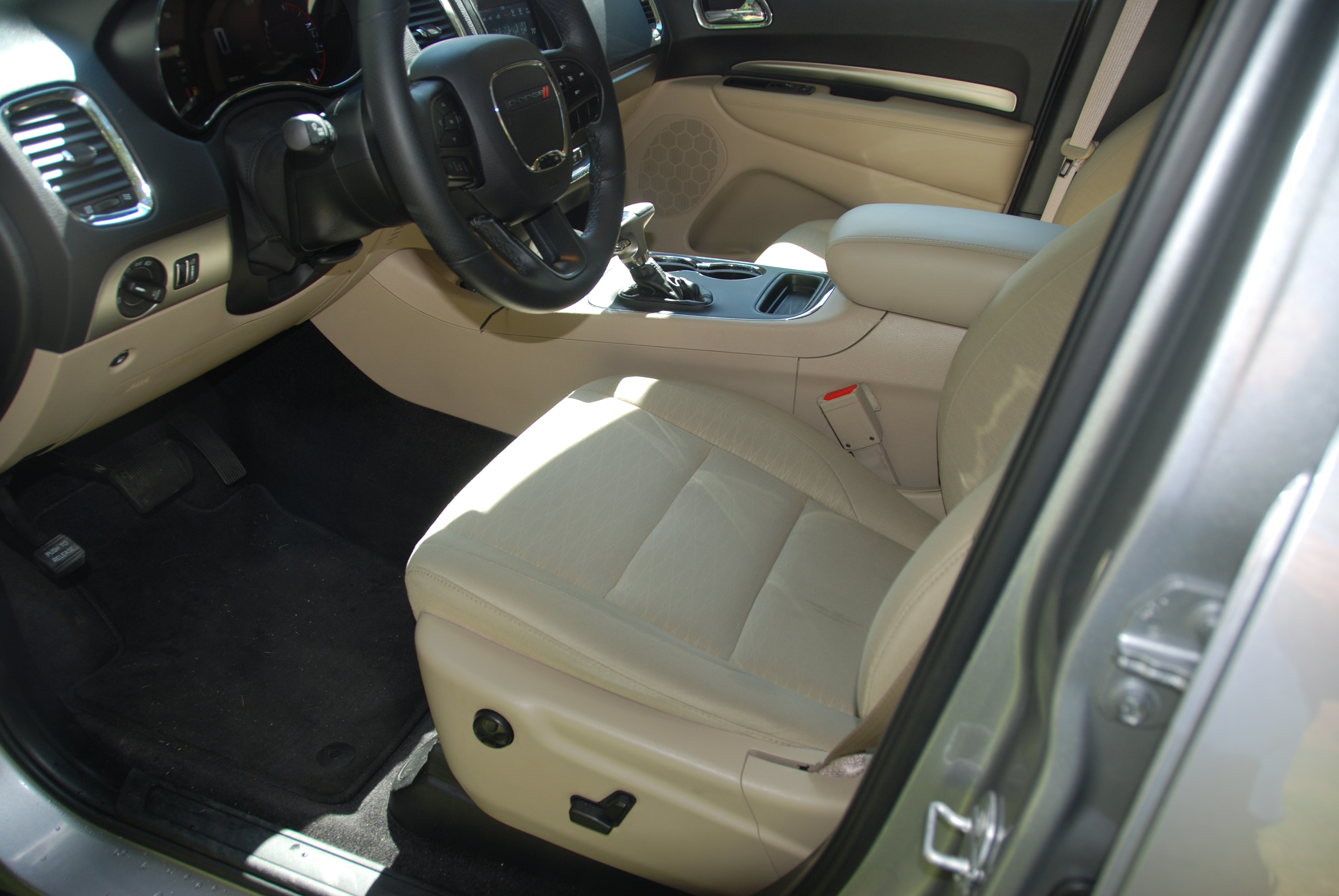 Used 2018 Dodge Durango AWD SXT image 16