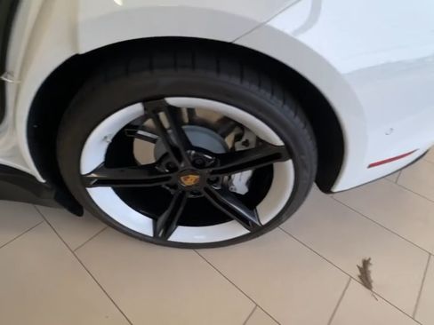 Used 2022 Porsche Taycan image 15