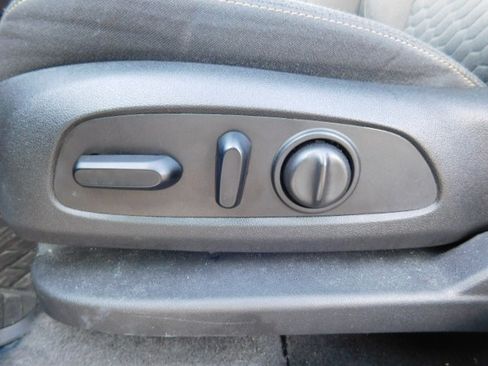 Used 2018 Chevrolet Equinox LT image 13