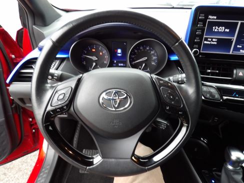 Used 2020 Toyota C-HR XLE image 8
