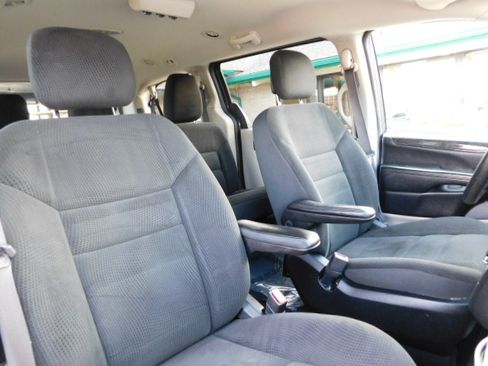 Used 2018 Dodge Grand Caravan SE image 22