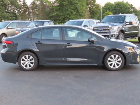 Used 2024 Toyota Corolla LE image 4