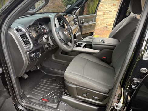 Used 2025 RAM 2500 4x4 Crew Cab Big Horn image 3