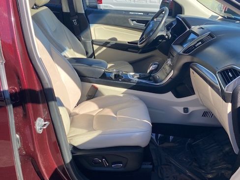Used 2018 Ford Edge Titanium image 9
