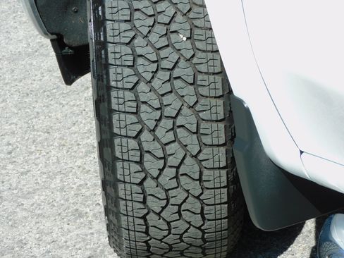 Used 2025 Chevrolet Silverado 1500 LT image 17