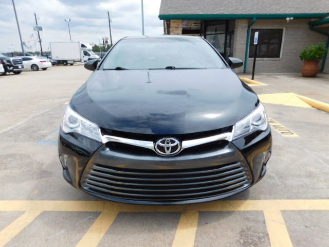 Used 2017 Toyota Camry SE Sedan 4D FWD image 3