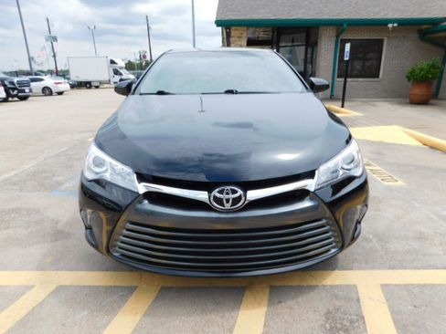 Used 2017 Toyota Camry SE Sedan 4D FWD image 3