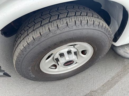 Used 2018 GMC Savana 2500 image 19