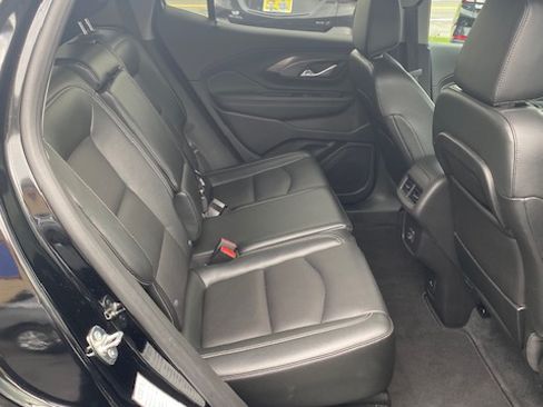 Used 2024 GMC Terrain SLT image 20