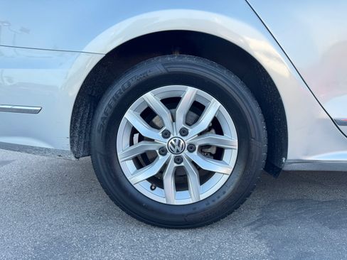 Used 2016 Volkswagen Passat 1.8T S image 14