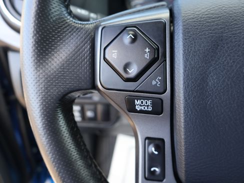 Used 2018 Toyota Tacoma TRD Sport image 26