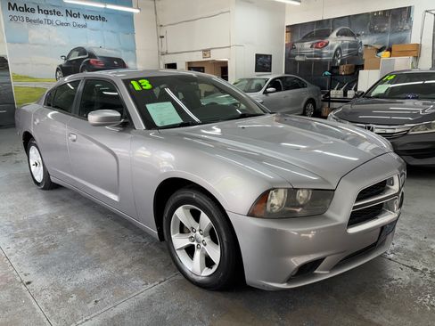 Used 2013 Dodge Charger SXT image 12