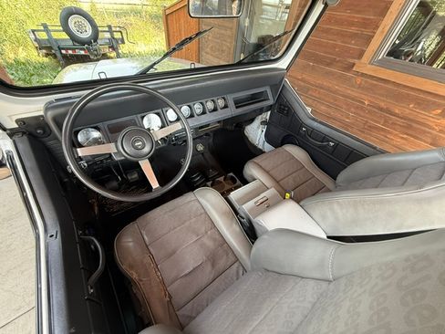 Used 1991 Jeep Wrangler 4WD S image 18