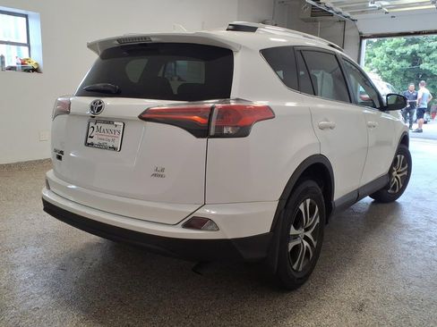 Used 2016 Toyota RAV4 LE AWD/4WD image 4