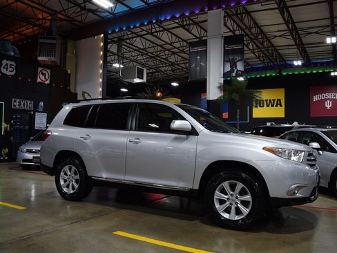 Used 2013 Toyota Highlander SE image 7